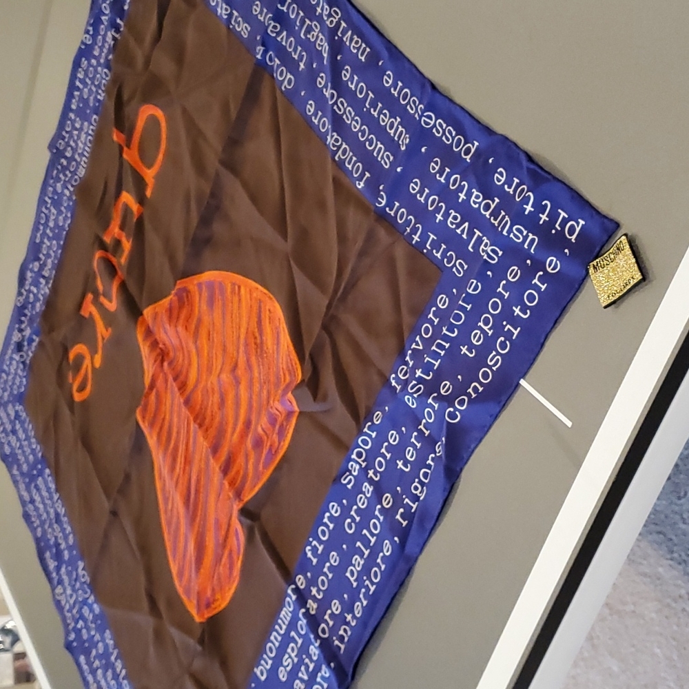 Moschino quore heart🧡 Scarf